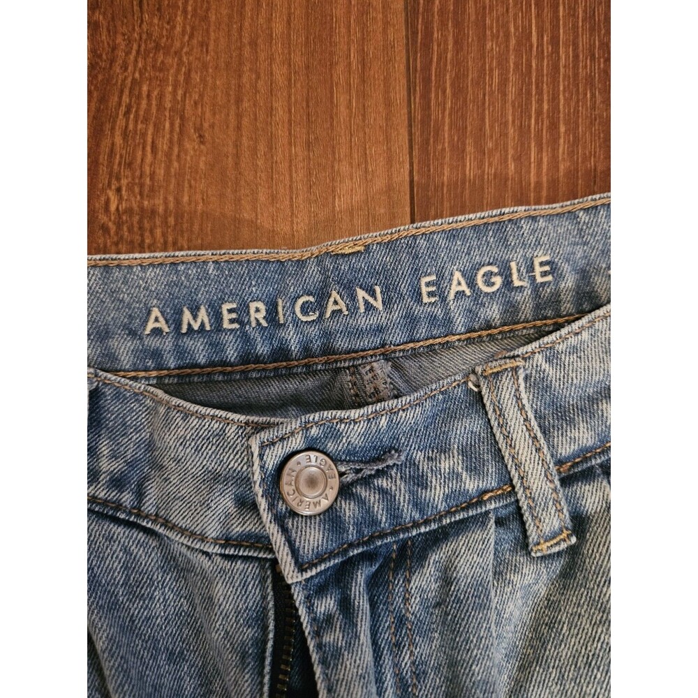 American Eagle Womens Size 2 Light Wash High Waisted Pleaded Denim Mom Shorts